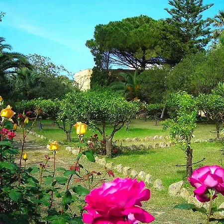 Azienda Agrituristica Tenuta Pizzolungo Farm stay *